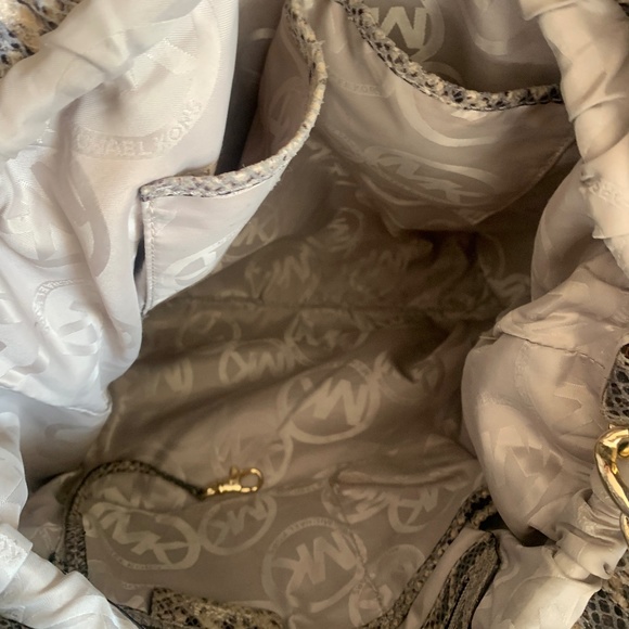 Michael Kors Python Embossed Leather Drawstring Bucket Tote,Satchel Shoulder Bag - Picture 3 of 3